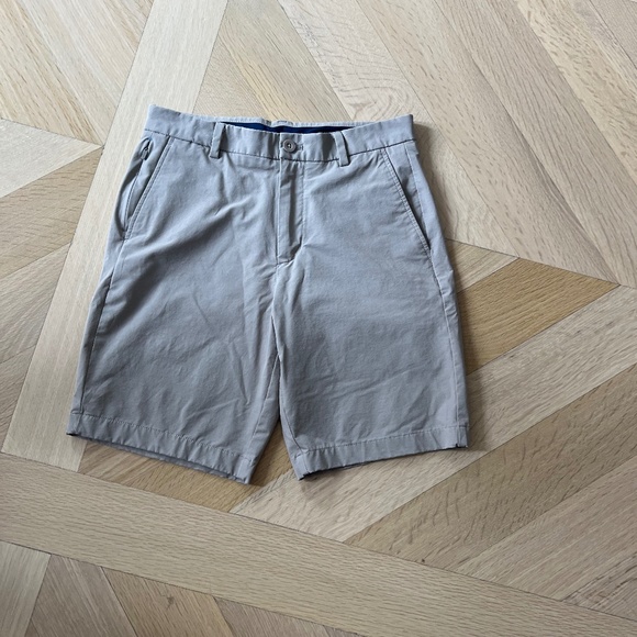 Khaki shorts - Vineyard Vines Mens On-the-go OTG 9 inch shorts, size 28 - Picture 1 of 5